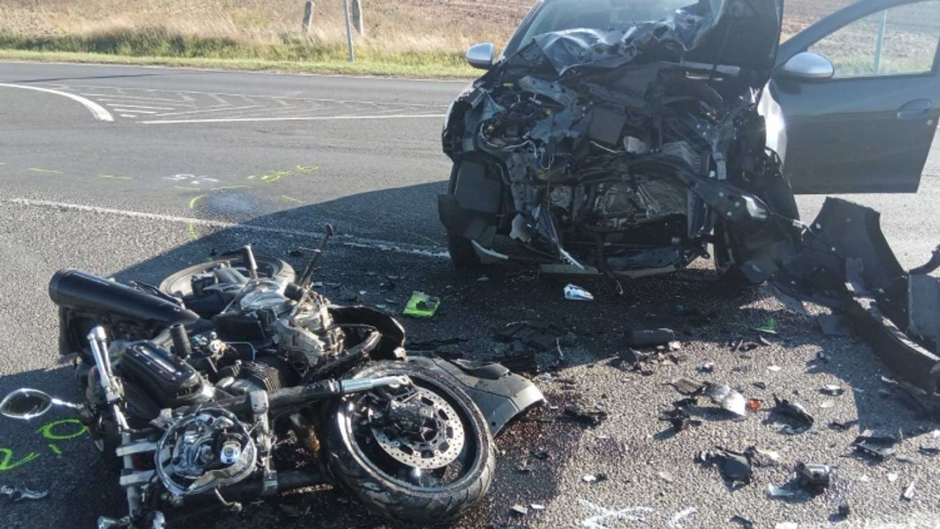 Újabb brutális baleset: a motoros életét nem tudták megmenteni