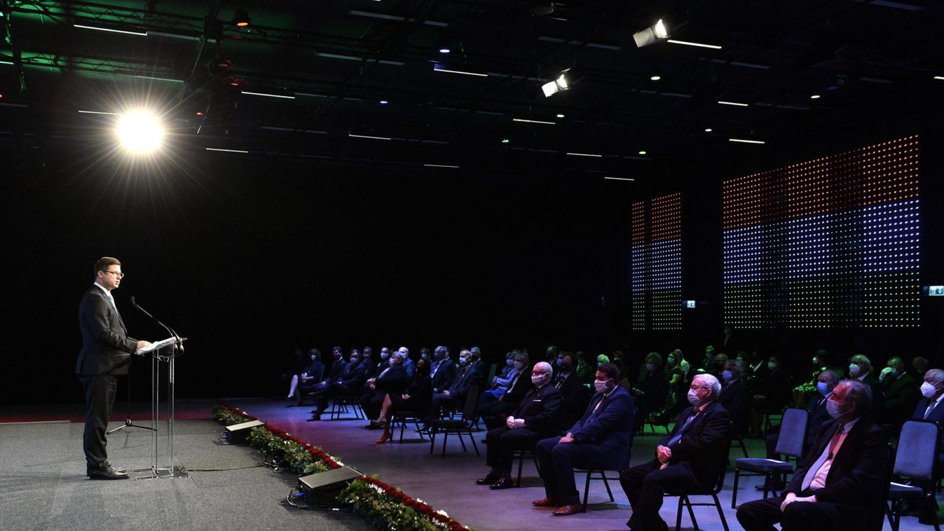 Gulyás Gergely állami kitüntetéseket adott át