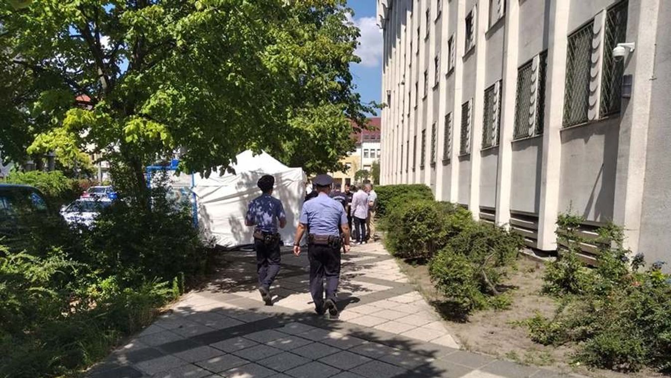 Kiugrott egy férfi a kecskeméti rendőrség épületéből és meghalt
