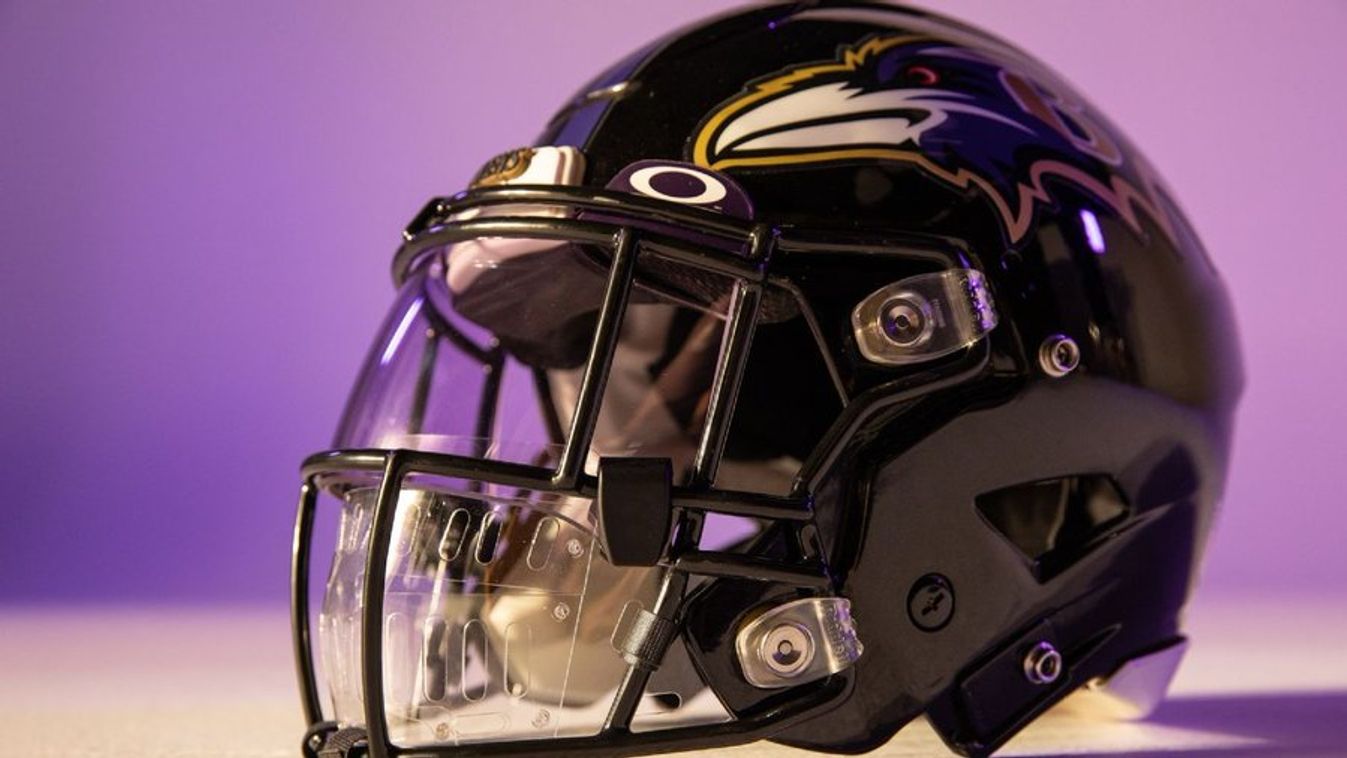 Itt van a plexiüveges NFL-sisak