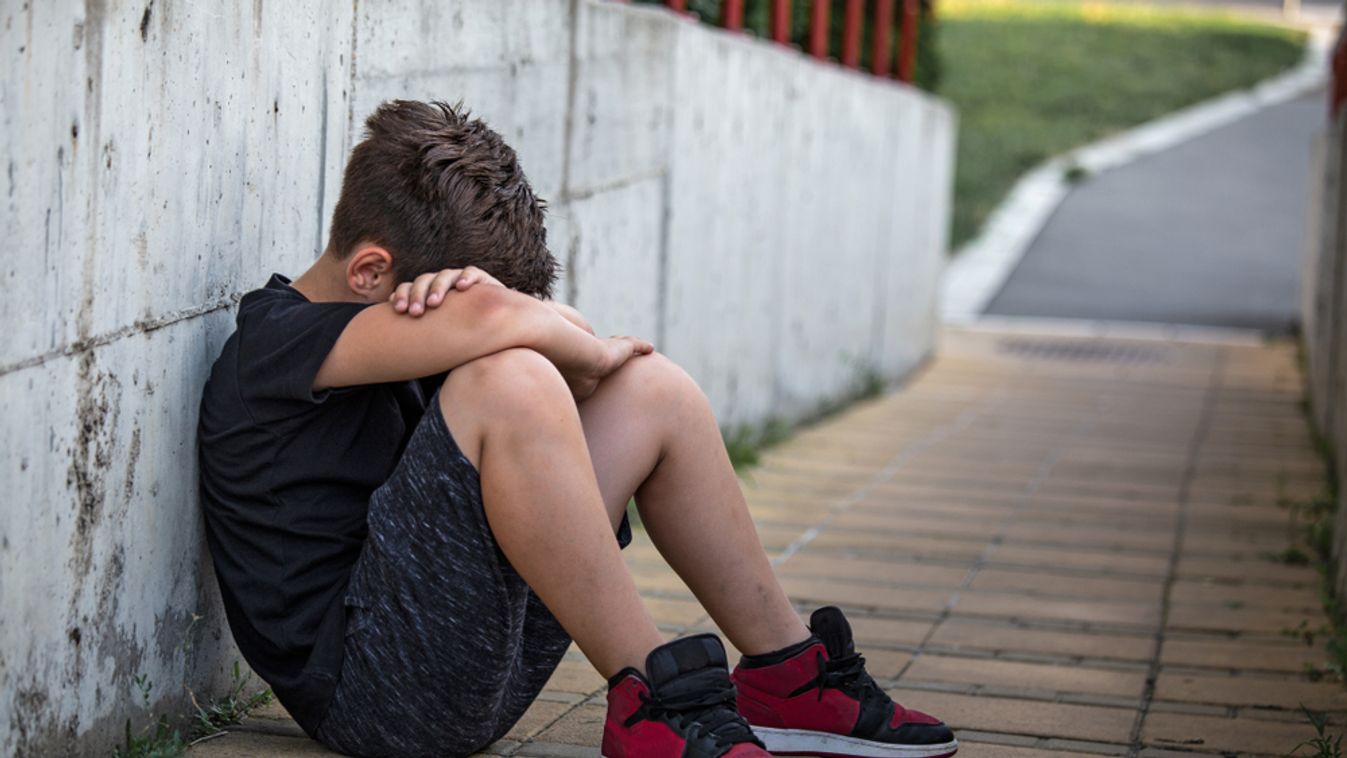 Brutálisan összevertek egy 12 éves fiút egy lepsényi iskolában