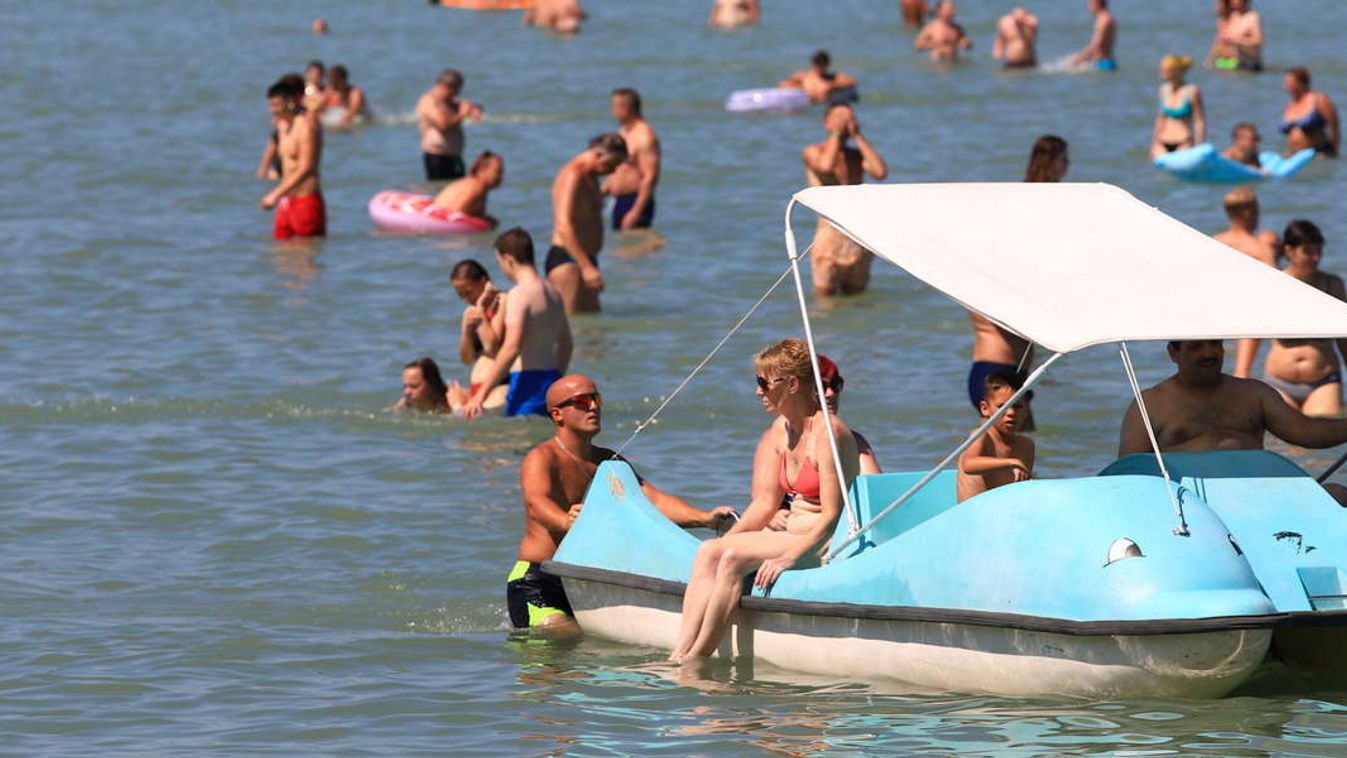 Megint egy szörnyű baleset a Balatonon! Vízibicikliről csúszott a vízbe, meghalt a 15 éves fiú