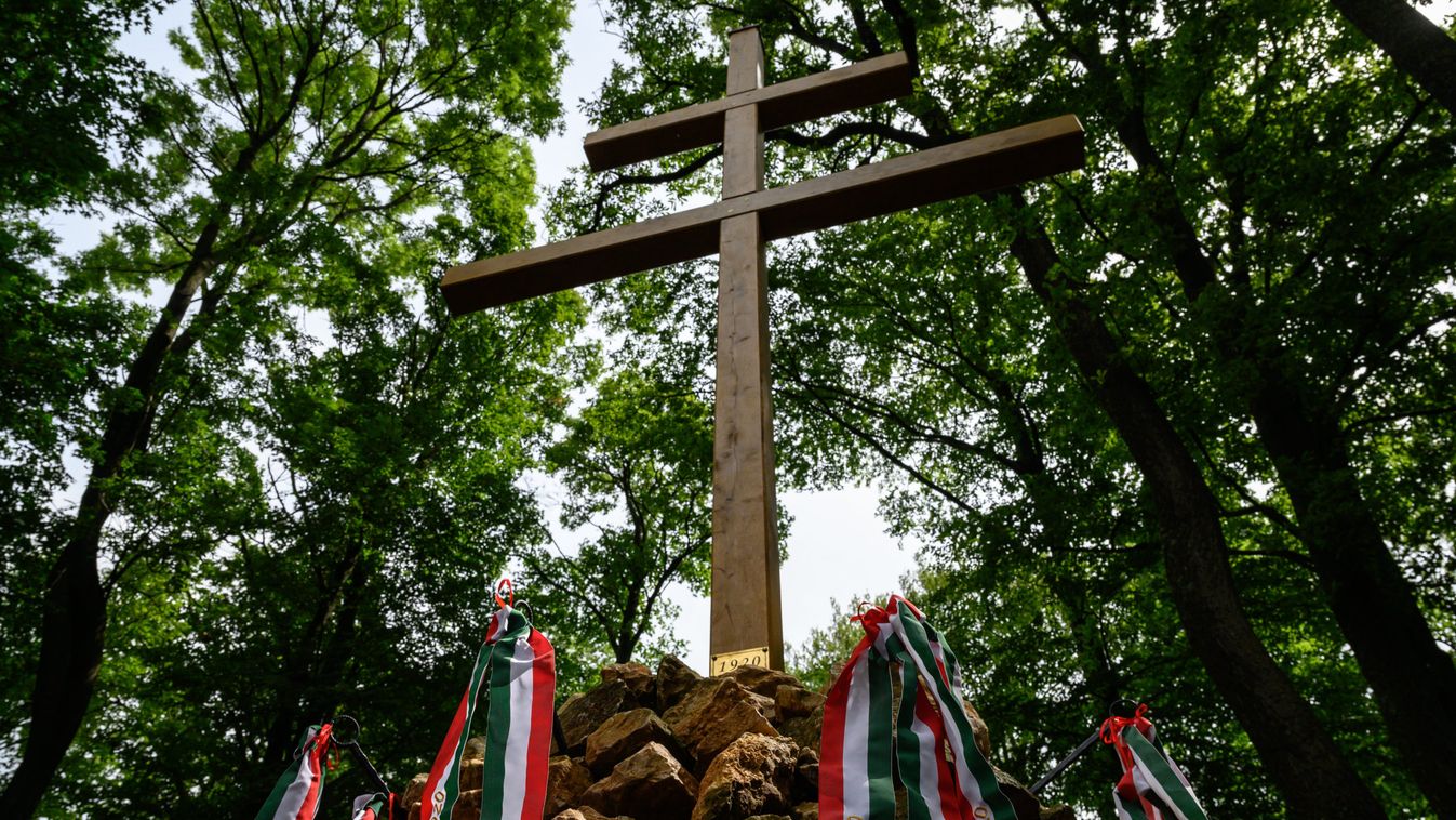 Megújult a Magyarság keresztje Alsóperén