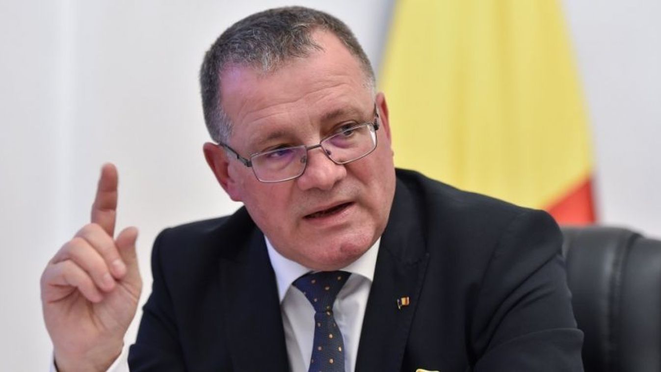 Mégsem mond le tisztségéről Adrian Oros