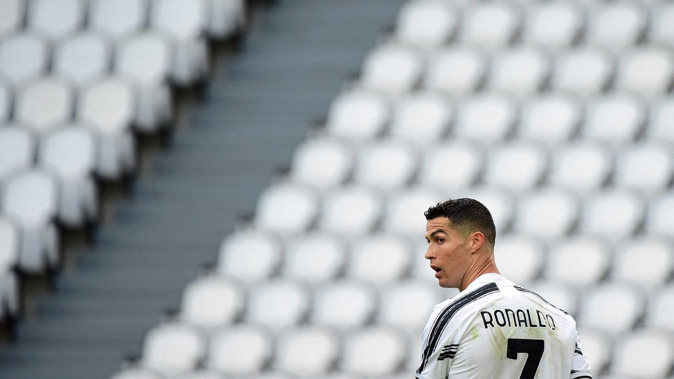 A távozás jele: Ronaldo elszállíttatta luxusautóit Olaszországból (videó)