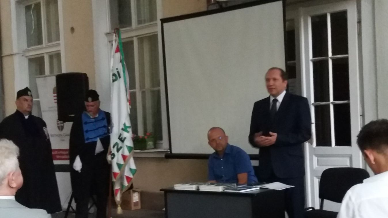Szabadtéri könyvbemutató