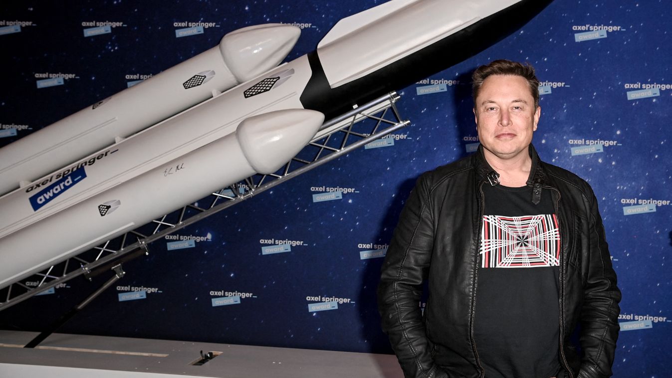 Elon Muskot választották az év emberének 2021-ben