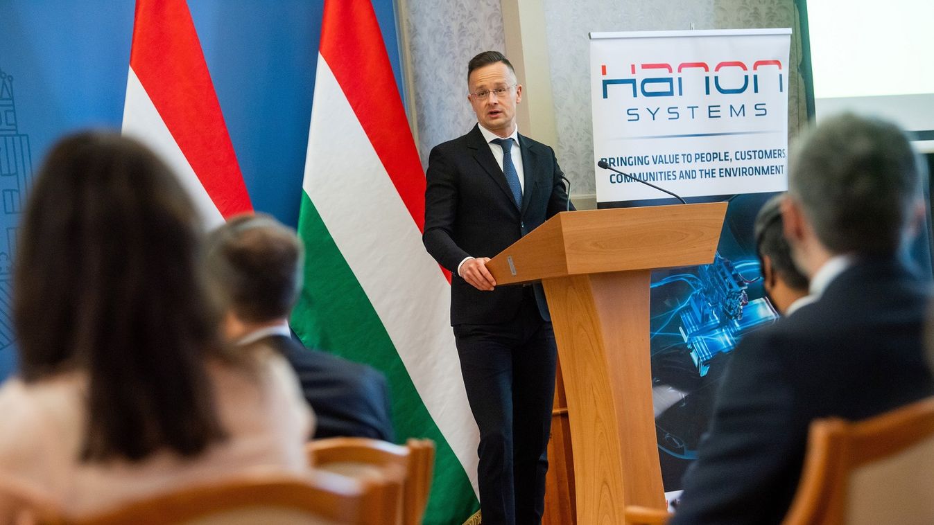 Szijjártó Péter: az új beruházások a gazdasági újraindítás sikerét jelzik (videó)