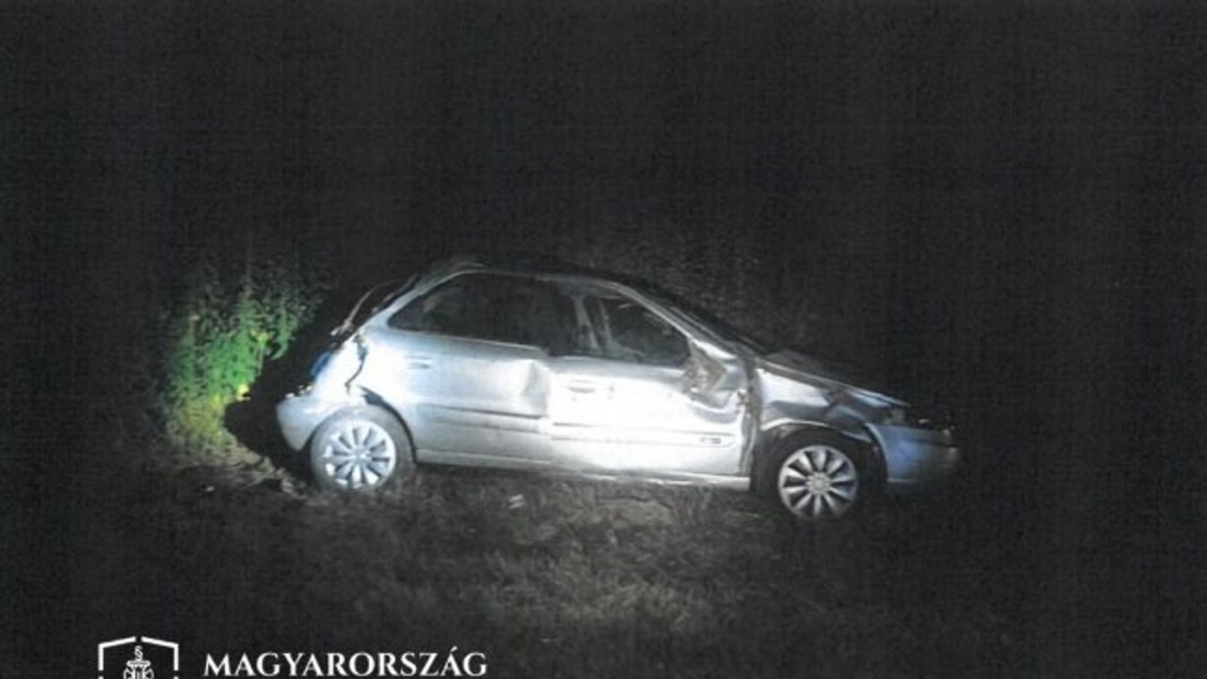 Két gyerek ült hátul, mégis teljesen elkopott gumikkal száguldozott a magyar édesapa