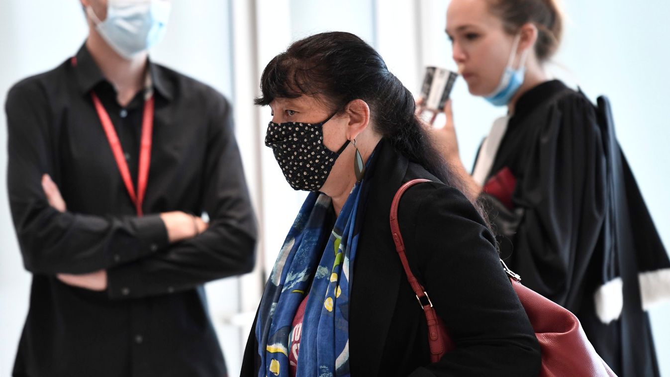 Az egyre durvább fenyegetések miatt költözött el a Charlie Hebdo munkatársa