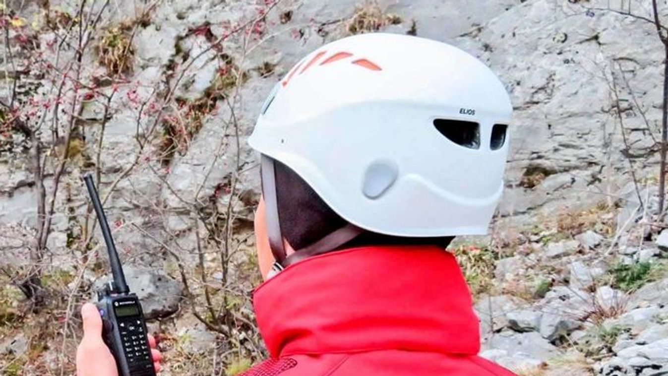 Hegyimentő: a hegymászó- vagy sísisak életet menthet