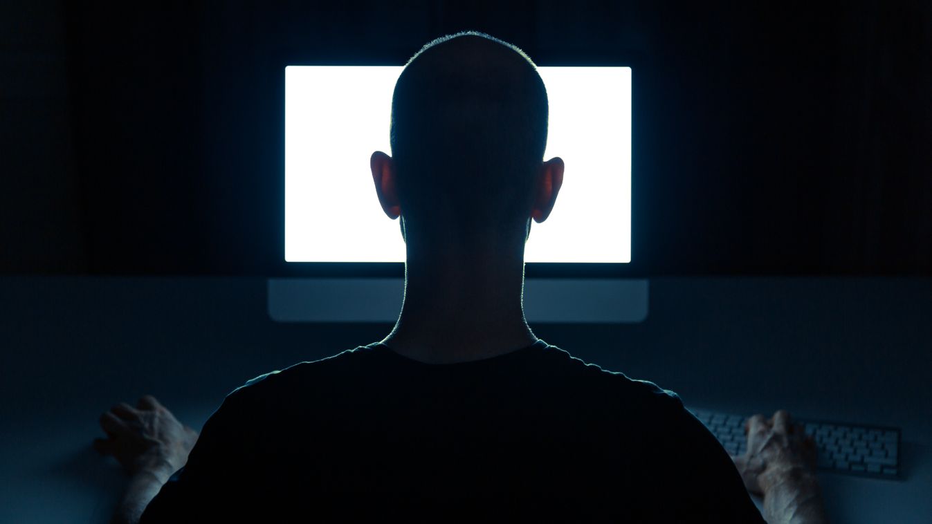 Ezért ülni fog: gyermekpornográfiára kényszerítette a tizenöt éves lányt a fiatal férfi
