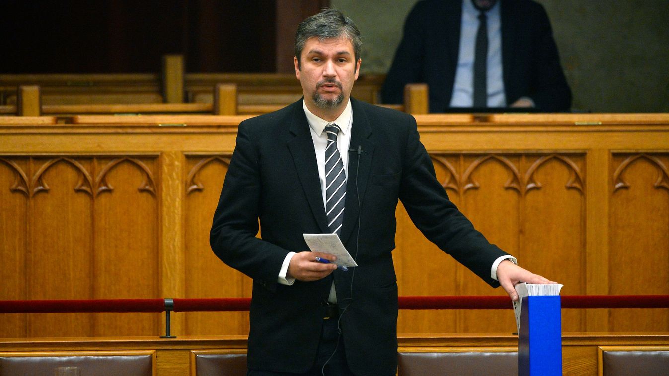 Hadházy Ákos nem tett esküt, nem kap fizetést sem, semmilyen jogot nem gyakorolhat
