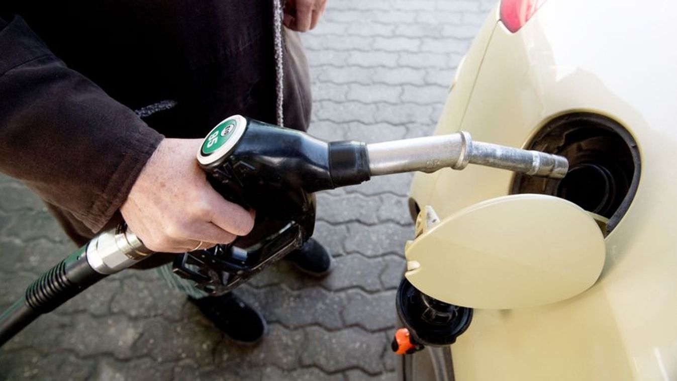 A Molnál és az OMV-nél is vége a korlátlan tankolásnak