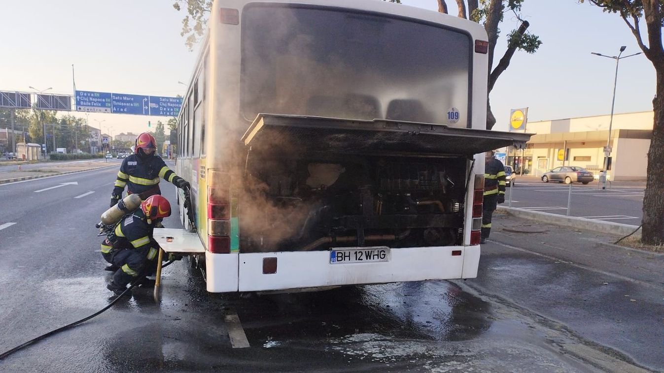 Kigyulladt egy Váradon közlekedő autóbusz