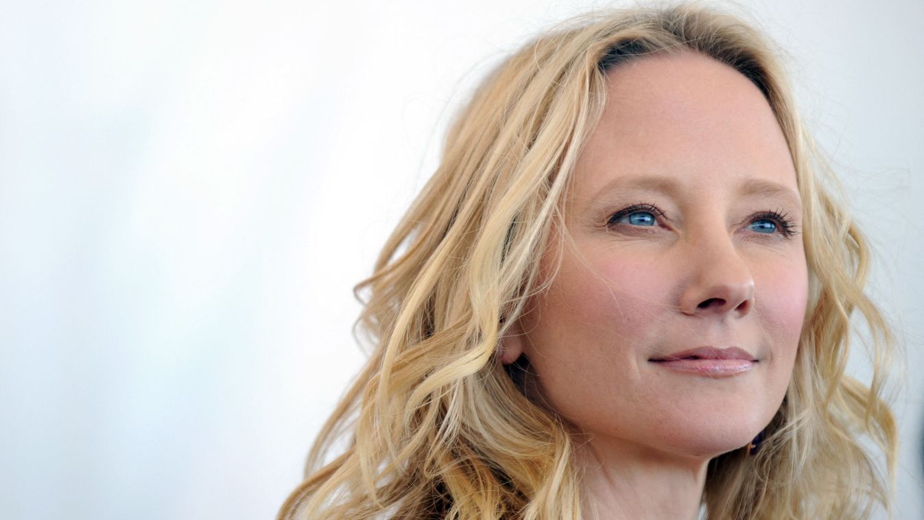 Ilyen brutális pusztítást végzett Anne Heche autója a halálos baleset helyszínén (videó)
