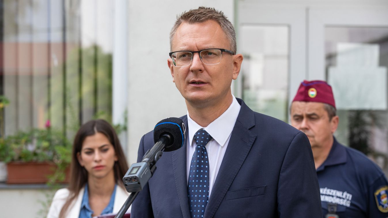 Rétvári: minden tizedik fogvatartott embercsempészés miatt került börtönbe