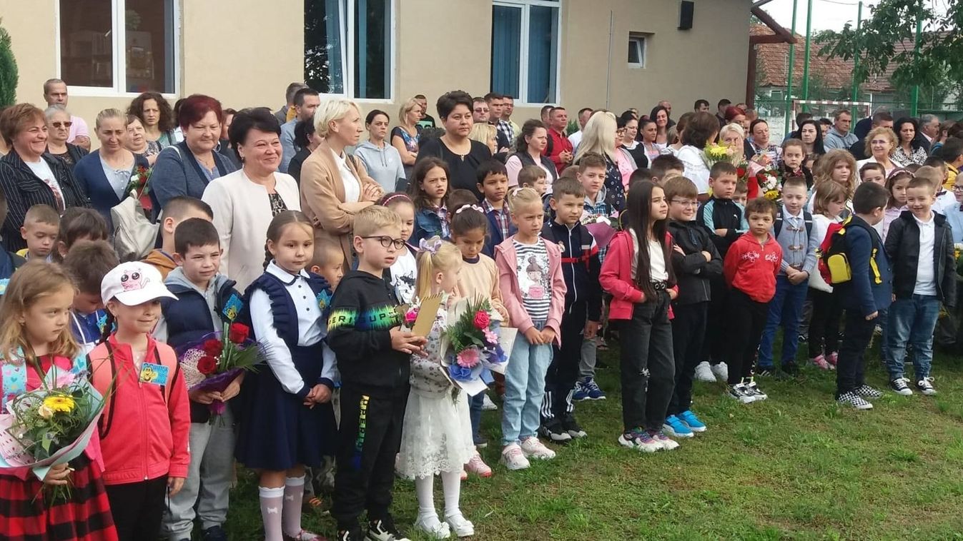 Réven is ünnepélyes tanévnyitóval kezdődött az oktatás