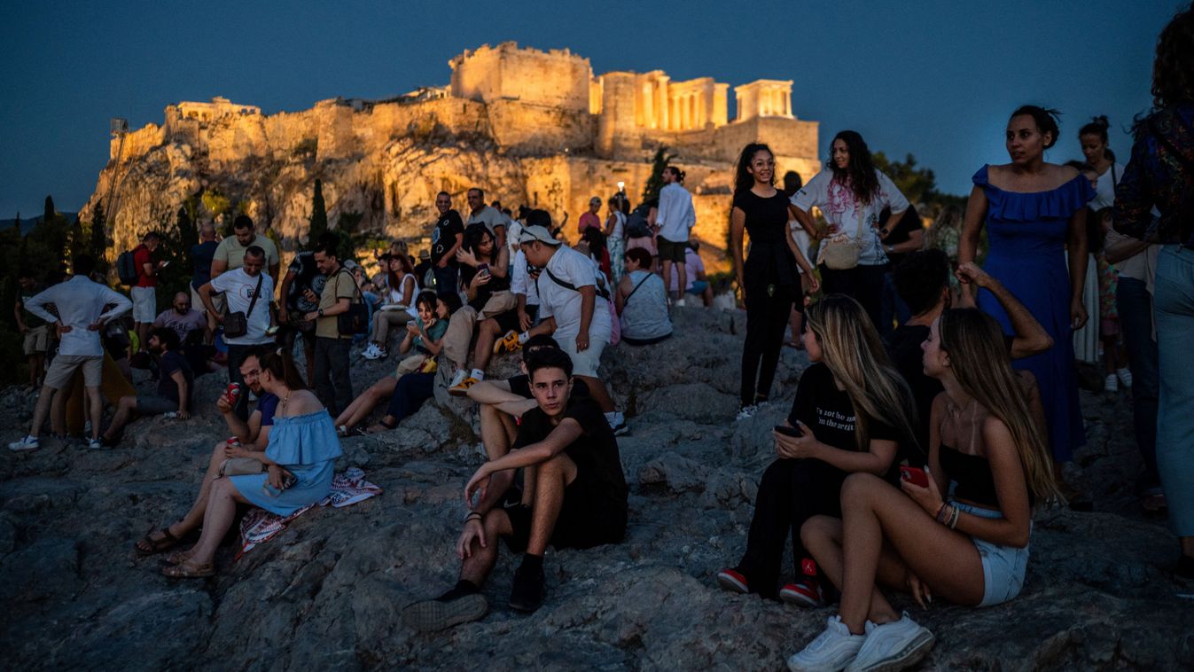 Turistákból bőség, munkavállalókból szükség van a görögöknél