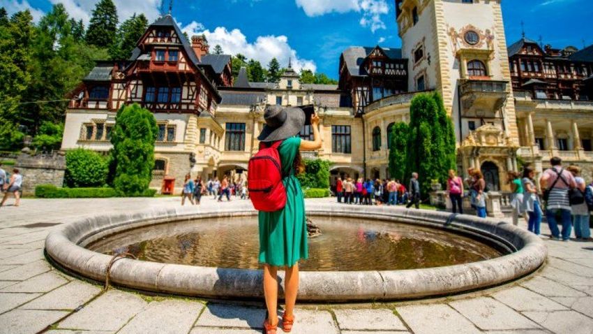 Los turistas extranjeros gastaron 2612,3 lei por persona en Rumania en la primera mitad del año