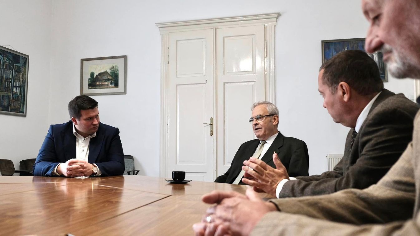 Főkonzuli látogatás és egyetemi tanévnyitó Nagyváradon
