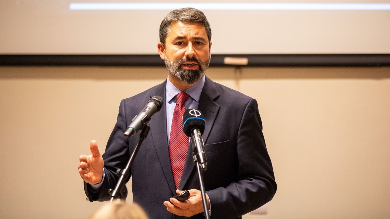 Hidvéghi Balázs: az EP szövegjavaslata durva támadás hazánk ellen (videó)