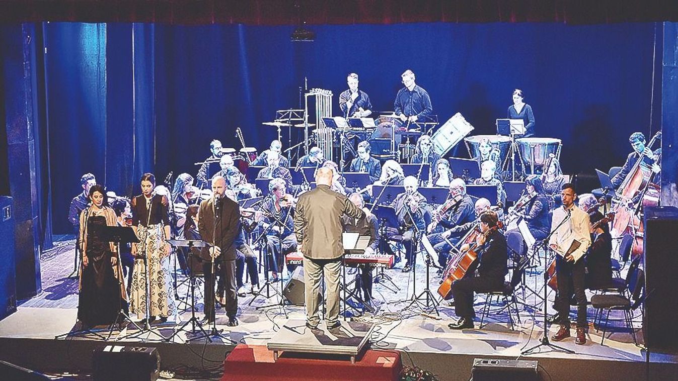 Ady-versek szimfonikus zenekarral a váradi Szigligeti Színházban