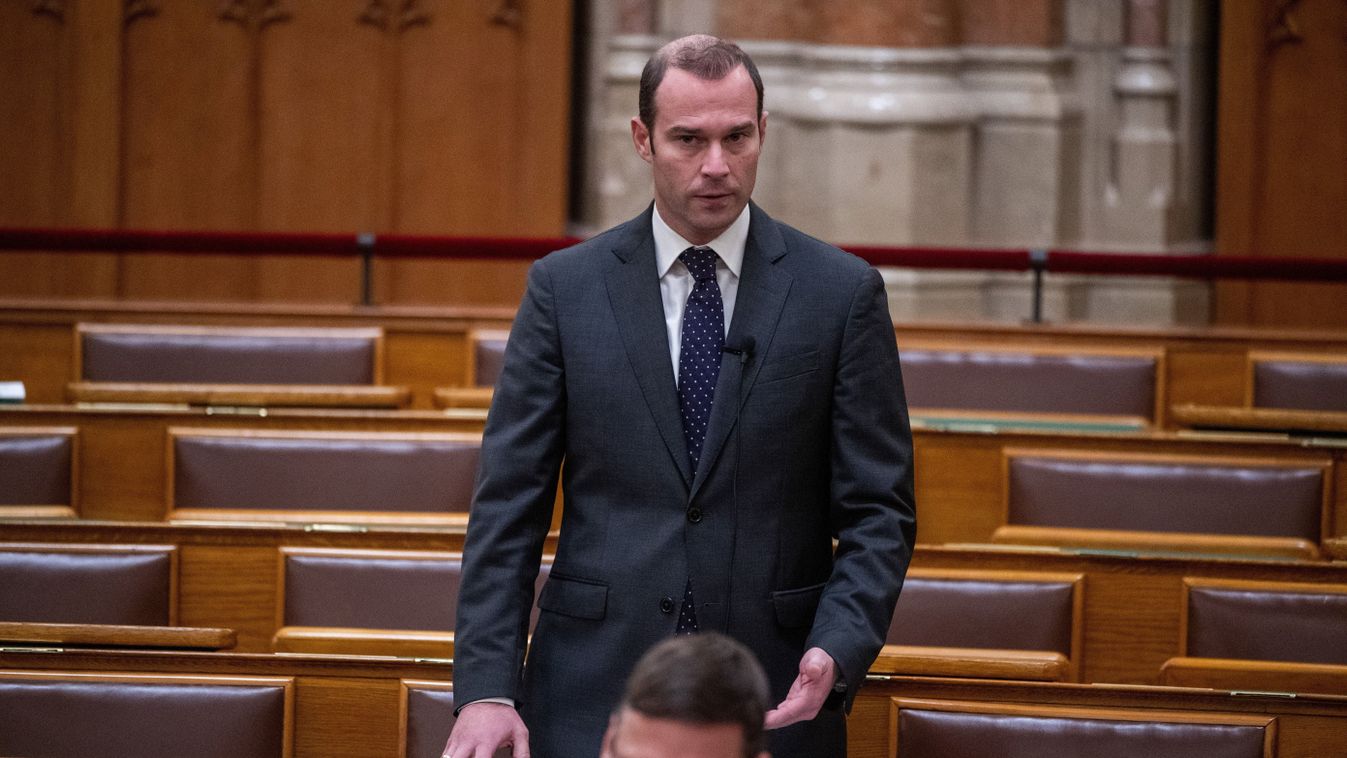 Hollik István: 2022 legsúlyosabb kérdéseiben a dollárbaloldal ismét nem a magyarok oldalára állt