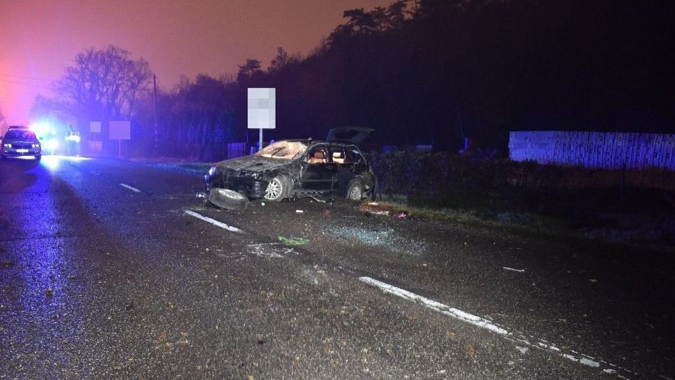 Meghalt egy 14 éves lány, amikor kizuhant az autóból Csopakon