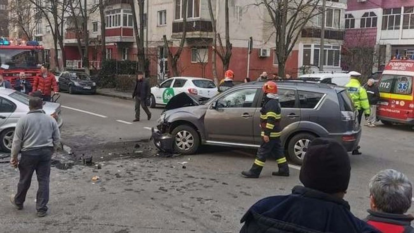 Öt autó rongálódott meg az ütközésben