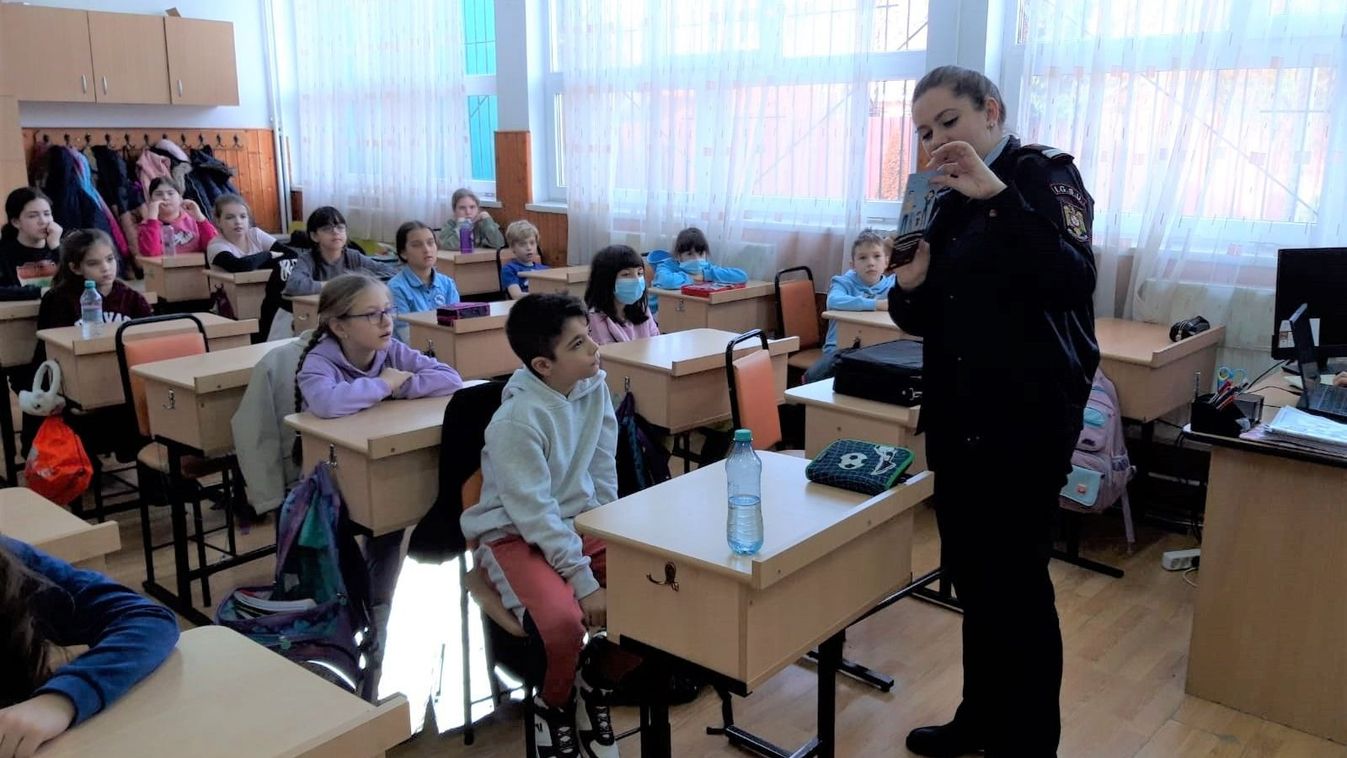 Diákoknak tartottak foglalkozásokat a tűzoltók