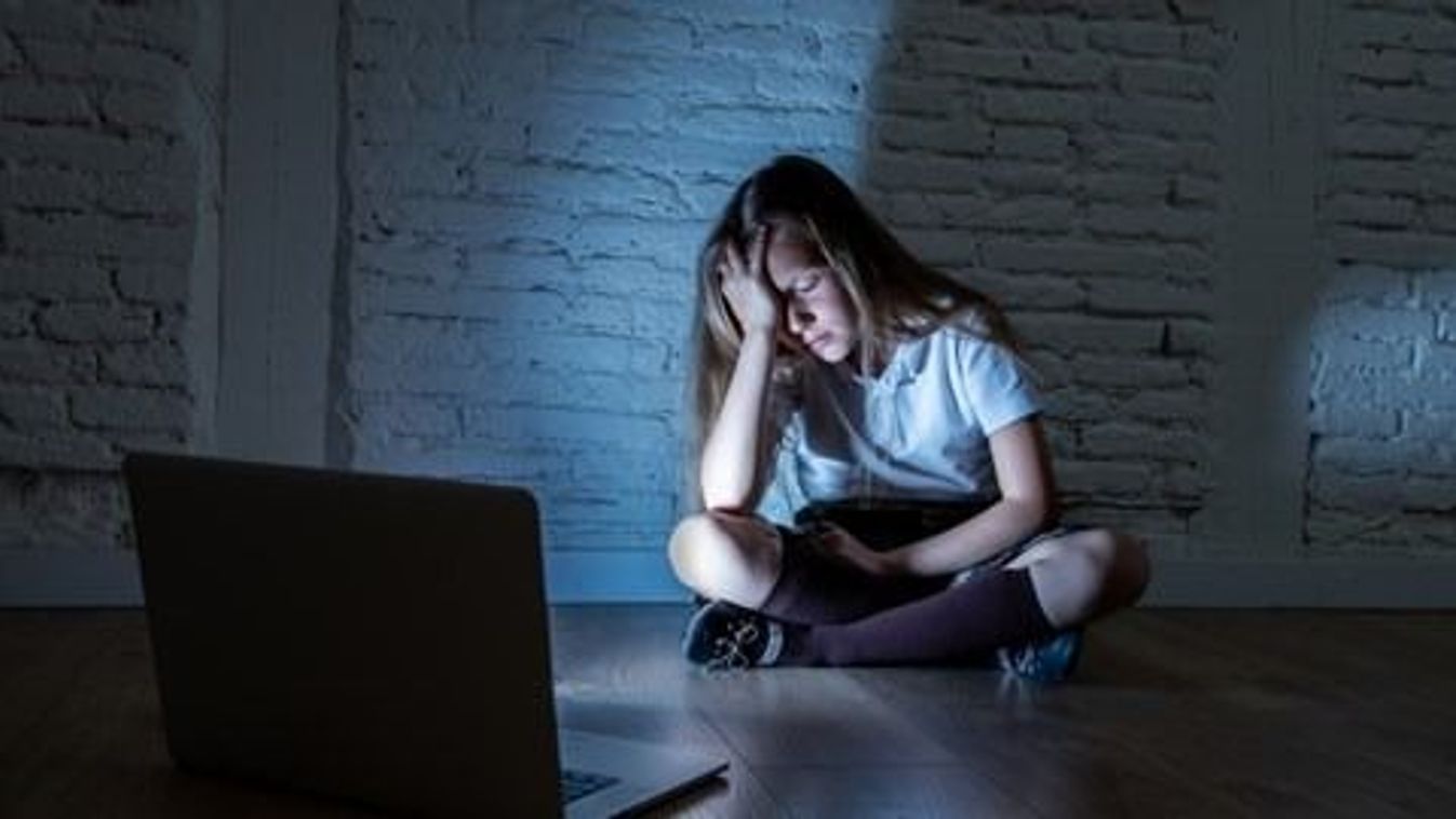 Mentsük meg a gyermekeket: öt romániai gyerekből kettőt ért már internetes zaklatás