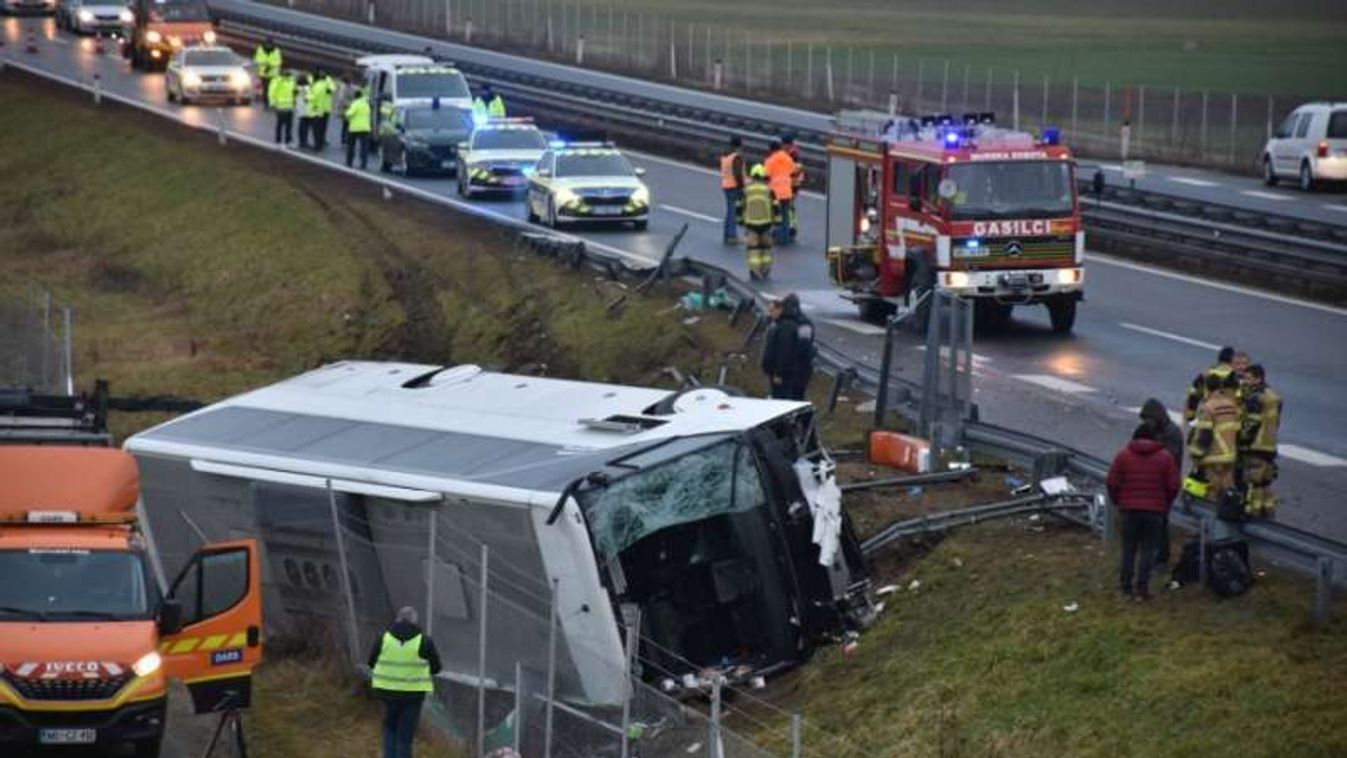 Elhunyt három román állampolgár egy szlovéniai buszbalesetben