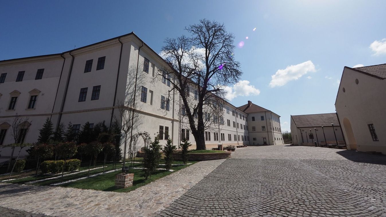 Bérbe adják a vár helyiségeit