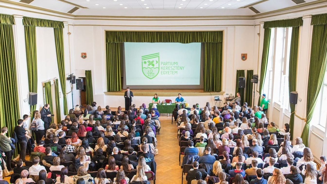 Iránytű lehet a PKE a fiatalok hivatásának megtalálásában