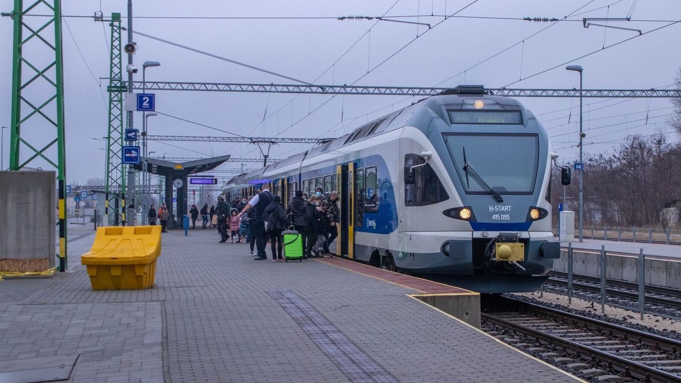 Változhat a menetrend a vasárnapi óraátállítás miatt