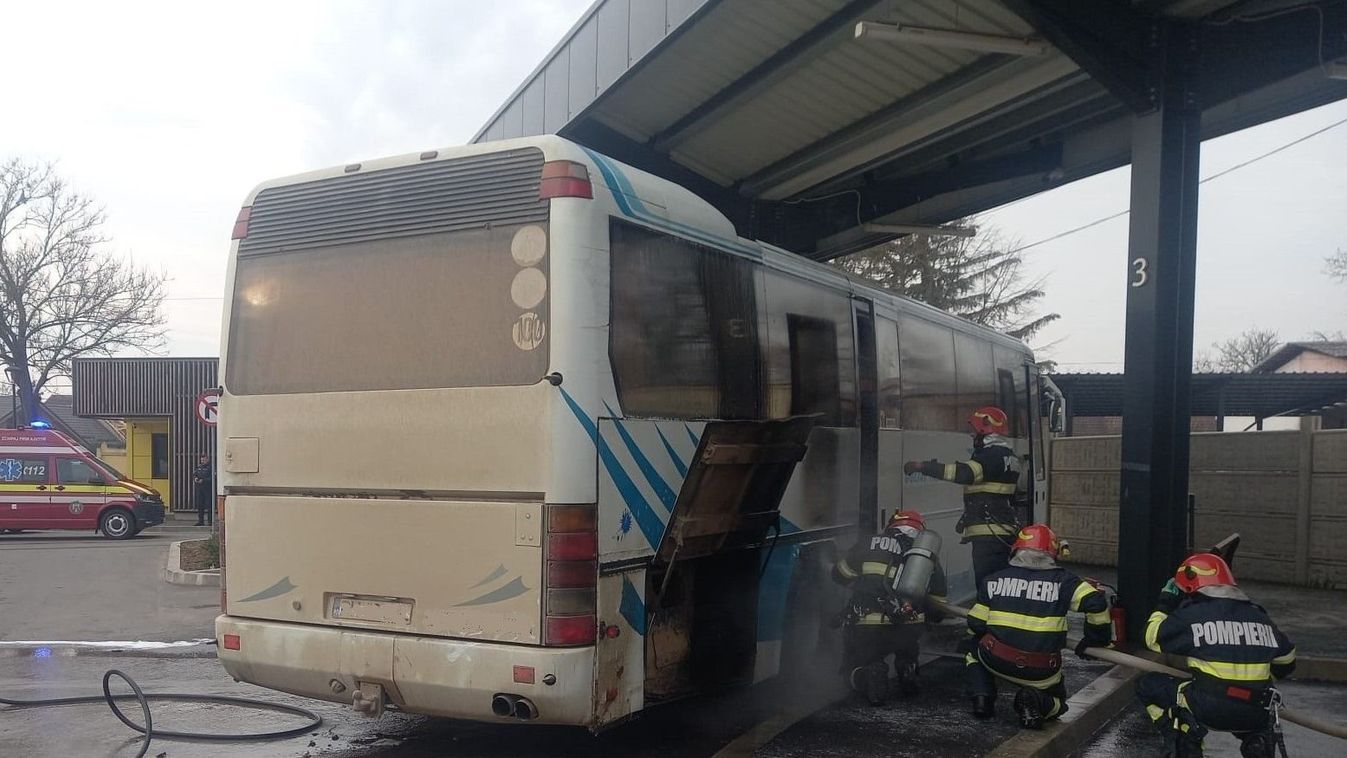 Kigyulladt egy busz Margittán