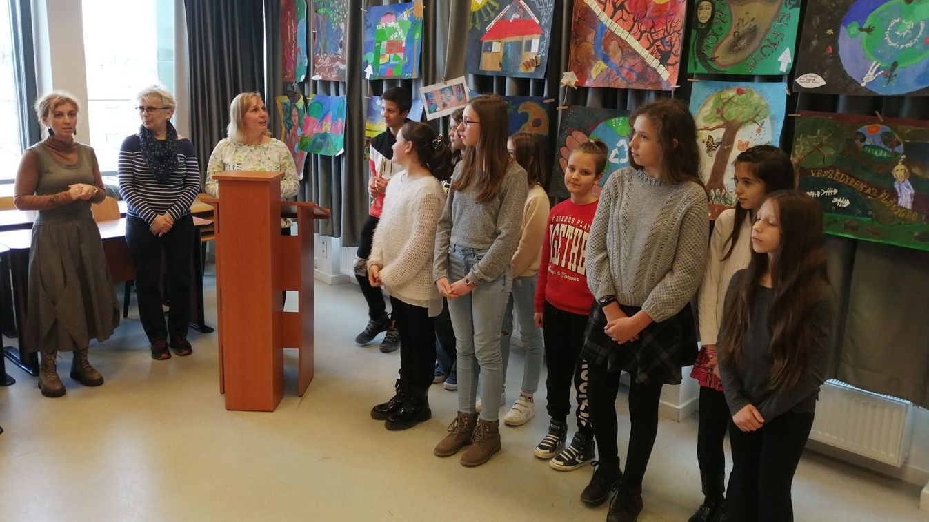 Két pályázat, egy vándorkiállítás