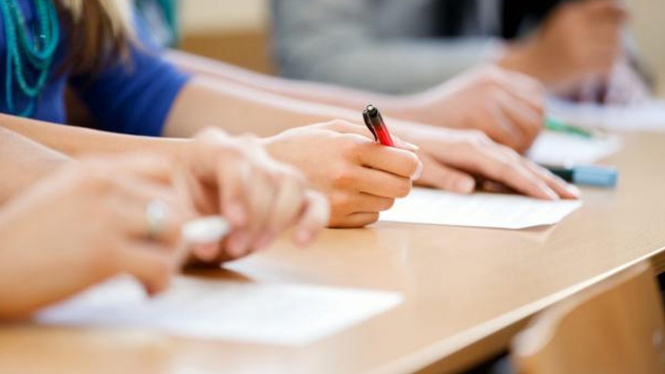 A nemzeti kisebbségekhez tartozó 6360 tanuló vett részt a próbaérettségi anyanyelvi ismereteket felmérő vizsgáján