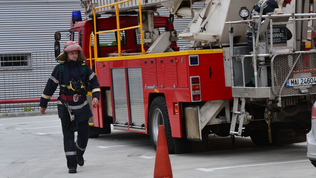 Idős asszonyt mentettek meg a tűzoltók