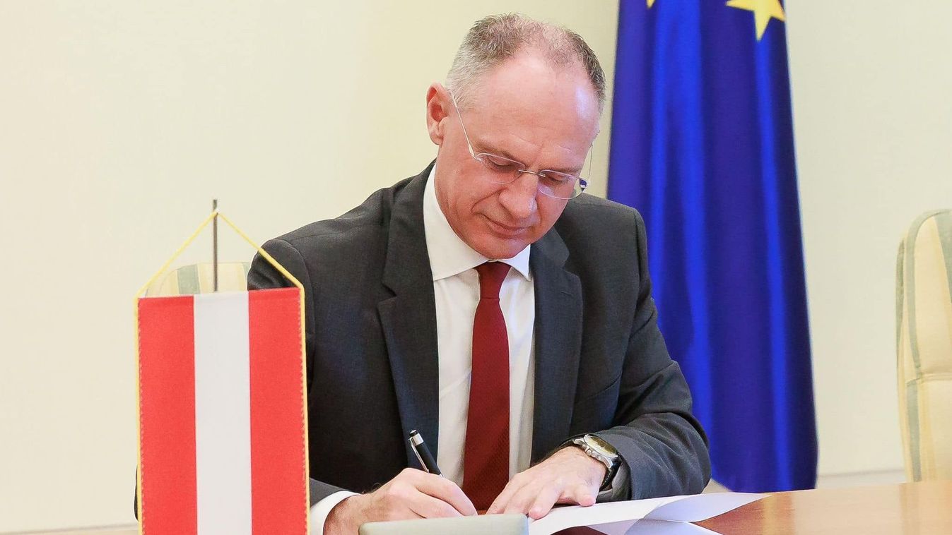 Osztrák belügyminiszter: jelentős előrelépés történt az illegális migráció elleni küzdelemben, de még hosszú az út