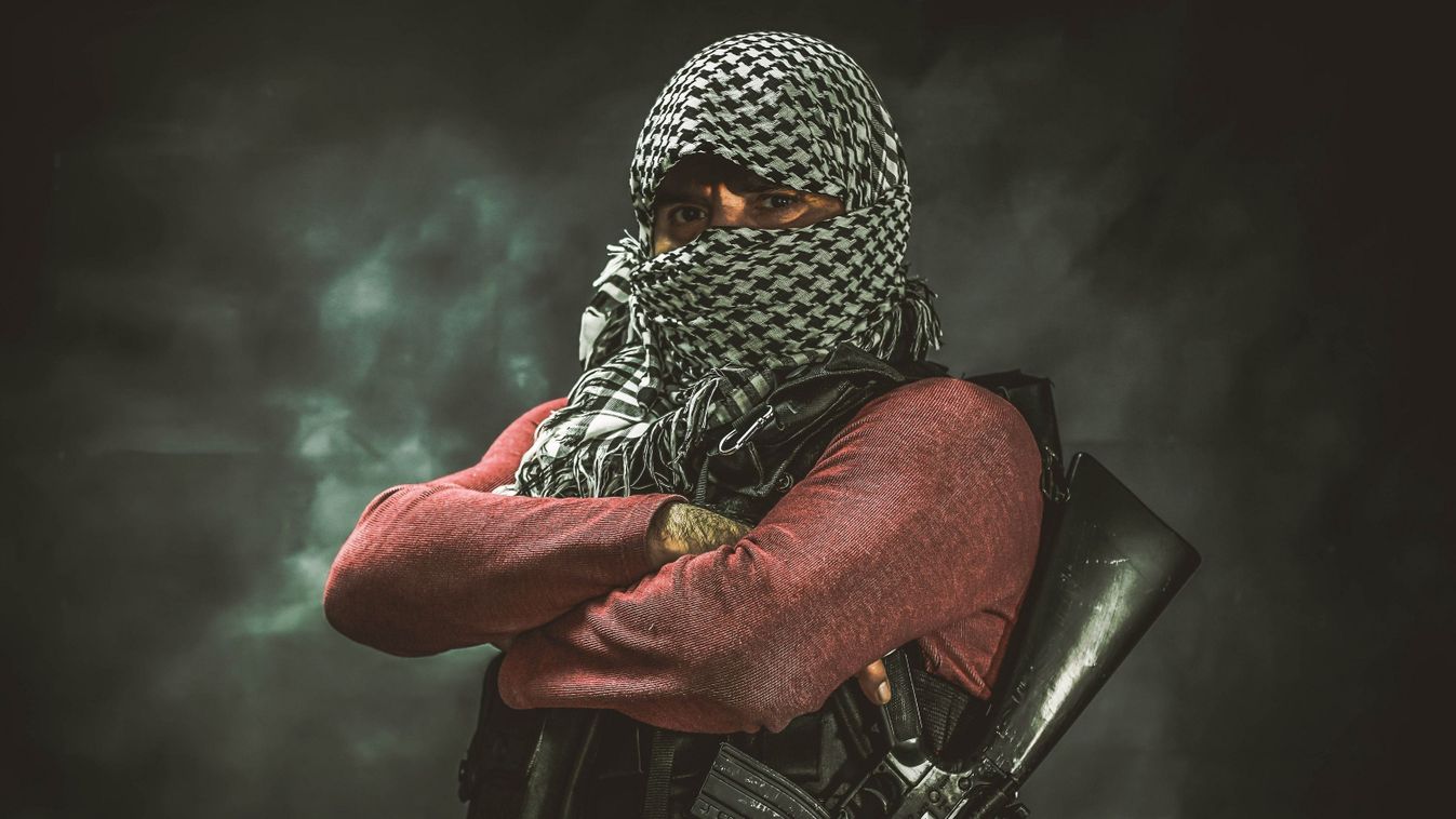 Kiskorú migránsnak adta ki magát az Iszlám Állam 42 éves terroristája