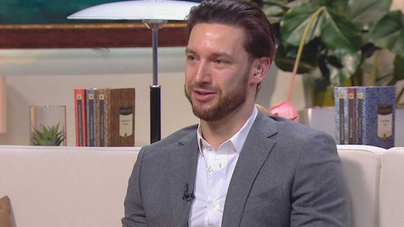 Lebuktak: Shane Tusup egy ismert modellel jár