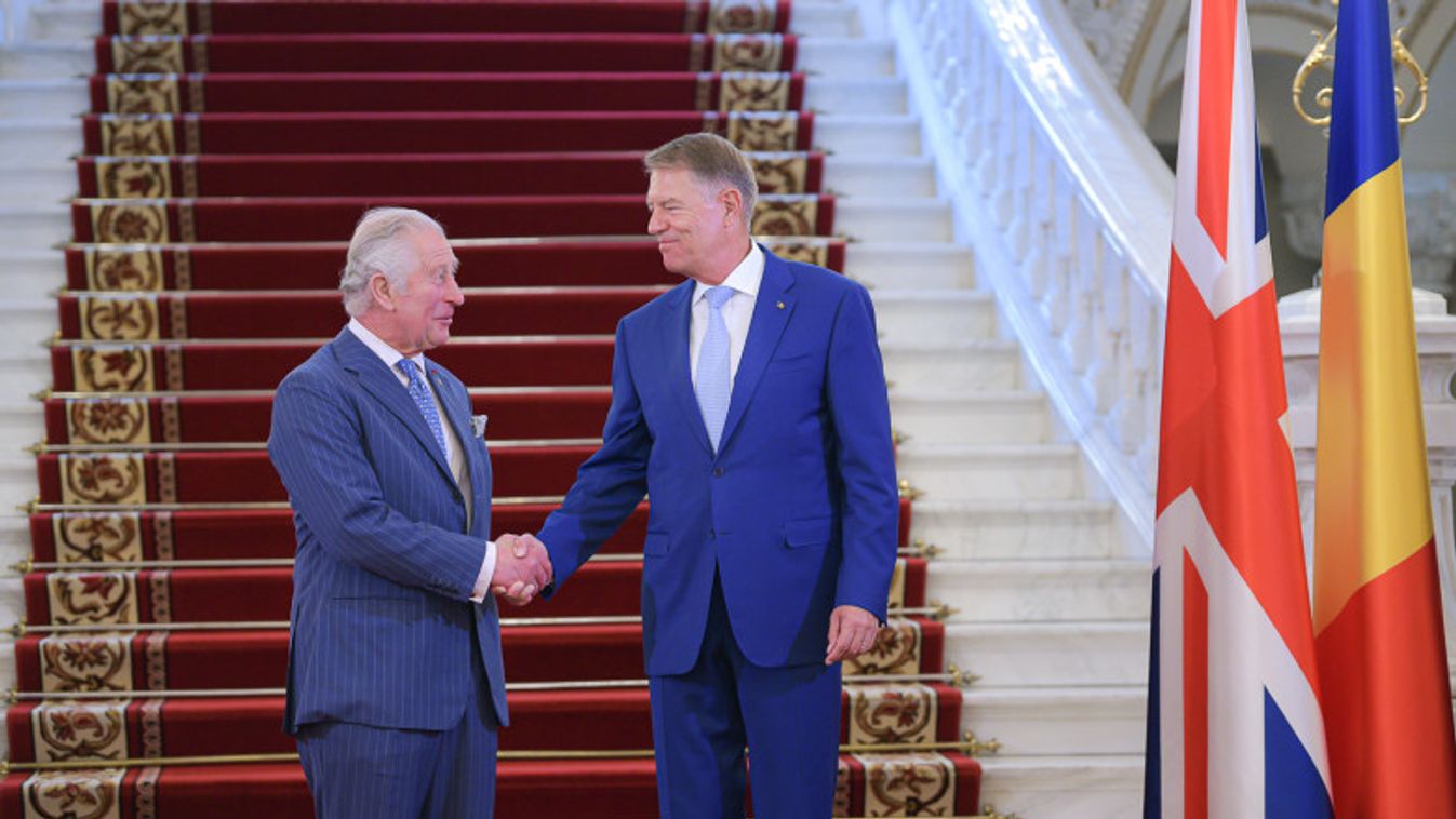 III. Károly brit királyt fogadja a román államfő a Cotroceni-palotában