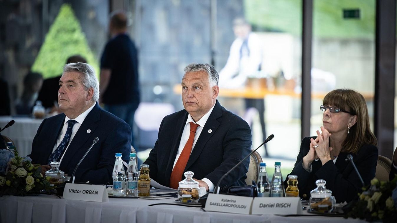 Orbán Viktor: Magyarország kitart békepárti álláspontja mellett! (videó)