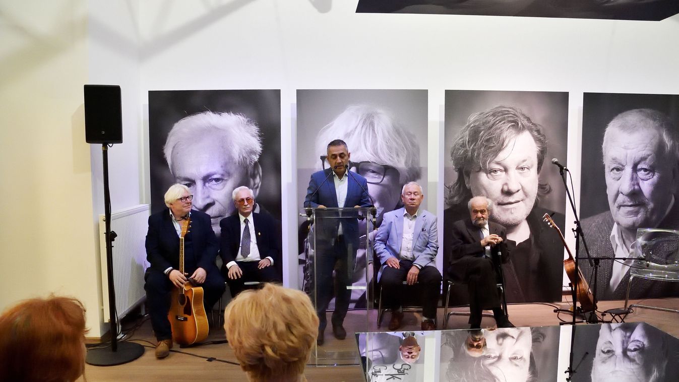 Külhoni magyar Kossuth-díjas művészekről készült fotókiállítással nyílt meg a Magyarság Háza Galéria