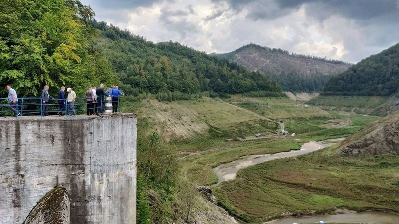 Megerősítik hat víztározó, köztük a Lesi-tó gátját