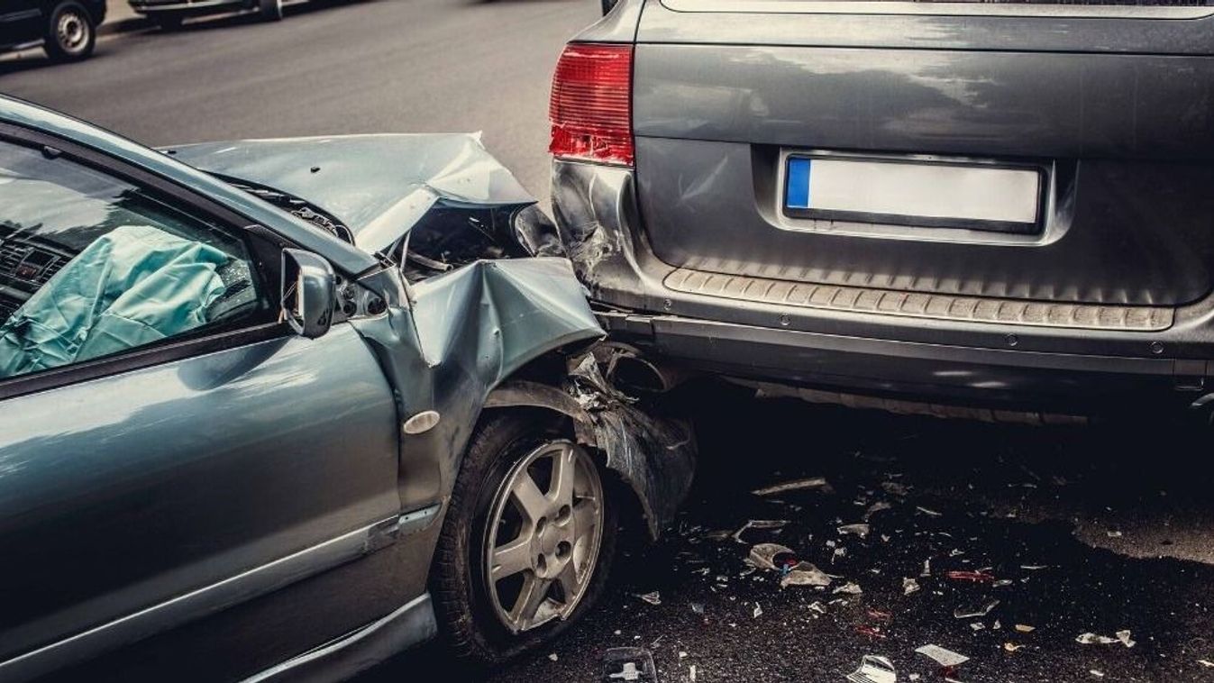 Jogosítvány nélkül vezetett és balesetet okozott egy 62 éves férfi