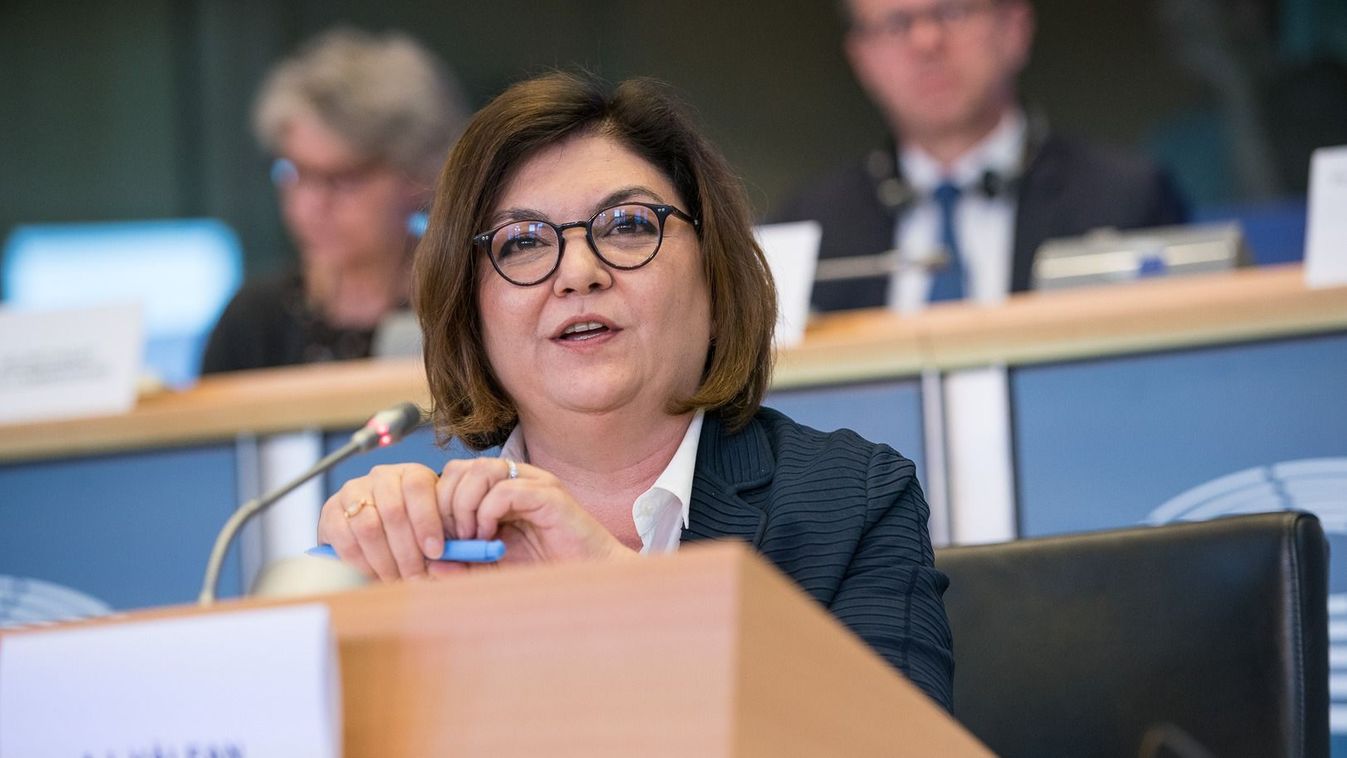 Adina Vălean: Nem tudok az ukrán teherautók által használt romániai utakon végzett karbantartási munkálatokról