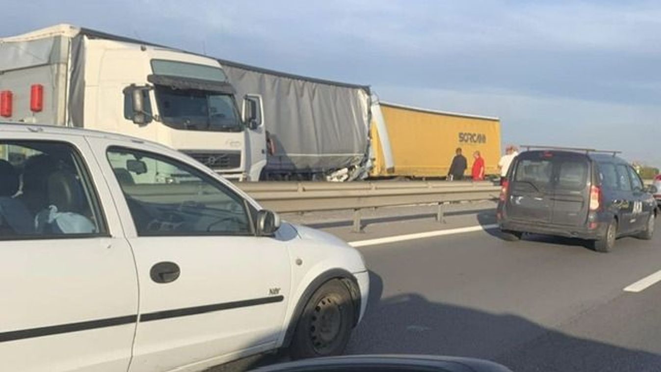 Egymásba rohant négy jármű az A1-es autópályán